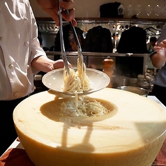 ホールチーズのクリームパスタ M