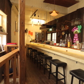 レトロ調な雰囲気の中、本格タコスやドリンクがお愉しみいただけます。お子様連れも大歓迎ですので、ご家族でのお食事やママ友会、お子様のイベント打ち上げなど様々なシチュエーションでご利用いただけます。お席は人数に応じて柔軟に調整いたしますので、お気軽にご相談ください。大勢で愉しいひとときをお過ごしください