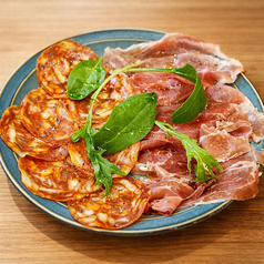 熟成生ハム ピリ辛サラミ盛り合わせ