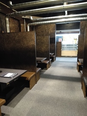 最大130名様まで収容可能ですので、会社や地域の大人数でのご宴会に最適 ！忘年会、新年会、歓送迎会などの大きな集まりは、お気軽にご相談ください。貸切で広々としたお席を独占し、心ゆくまで焼肉食べ放題をお楽しみいただけます★