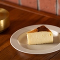 料理メニュー写真&nbsp;スイーツ盛り合わせペアリングセット（バスクチーズケーキ）/Busk Cheese Cake Sets