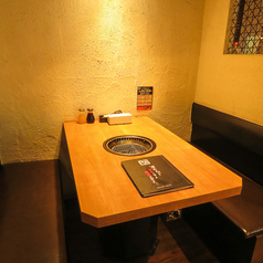 デートなどでも使える横並びのお席もご用意しております。