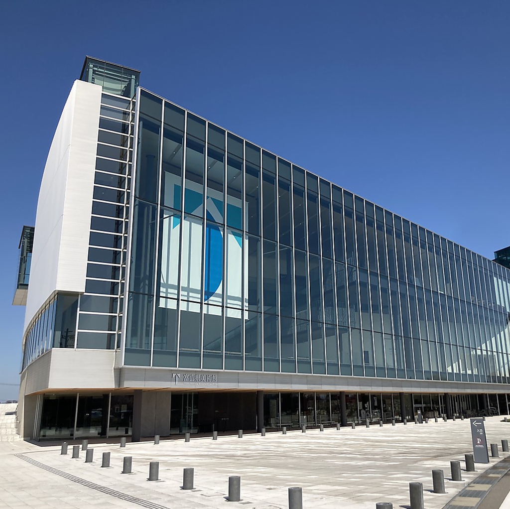 富山県美術館の3Fにレストランがあります