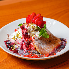 スフレパンケーキ　ミックスベリーみるく