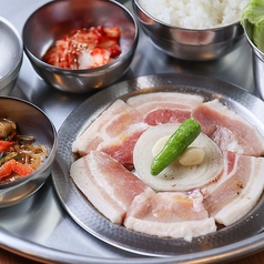 ボリューム満点の韓国定食