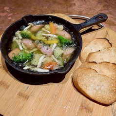 ソーセージと季節野菜のアヒージョ