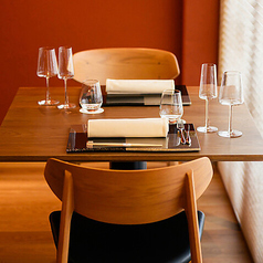 2名様掛けのテーブル席をご用意しております。