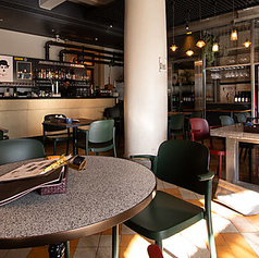 カジュアルなバルエリアで、友人やママ友とのお食事等にご利用はいかがでしょうか？