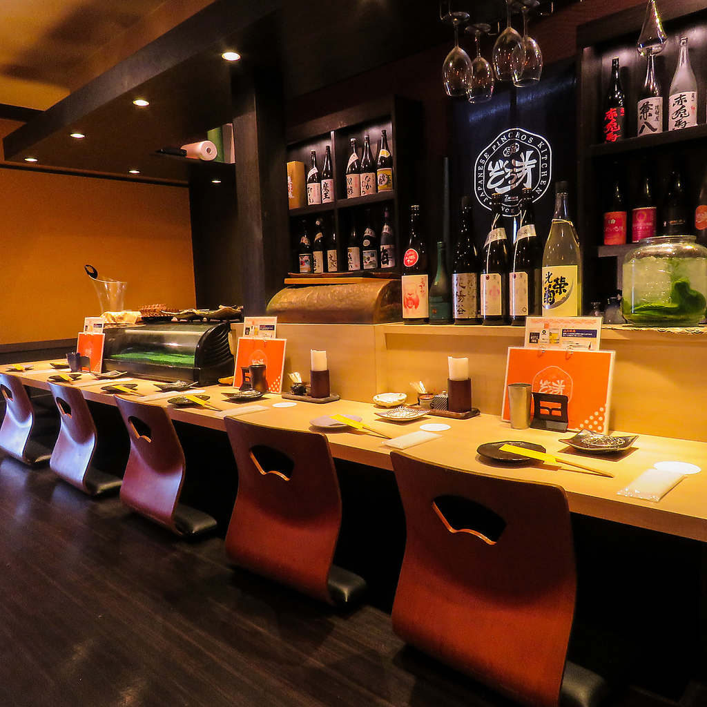 仕事帰りの一杯にも、ゆっくり楽しむ大人のデートにも最適なカウンター席です。