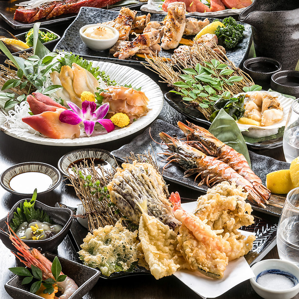 おすすめ逸品料理を盛り込んだ飲み放題付宴会コースは2980円～！お得な昼宴会プランもご用意♪