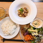 地産地消にこだわった彩り豊かなランチ♪高知県産食材をふんだんに使用した「週替わり定食」が人気！