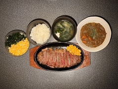 柔らかくて赤身の旨味が広がるロインステーキ200gランチ