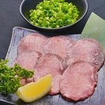 鮮度抜群の自慢のお肉！特上カルビ、上タンなど様々ご用意しております。ぜひご賞味ください！