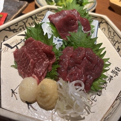 贅沢の極み！馬刺し3種ガチ食べ比べ盛り