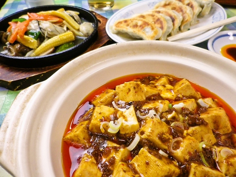 お得なランチからボリュームたっぷりのコースまで幅の広い中華料理が食べられる店。