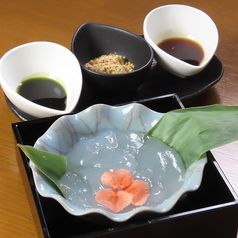 出来立てわらびもち　三色つけあわせ