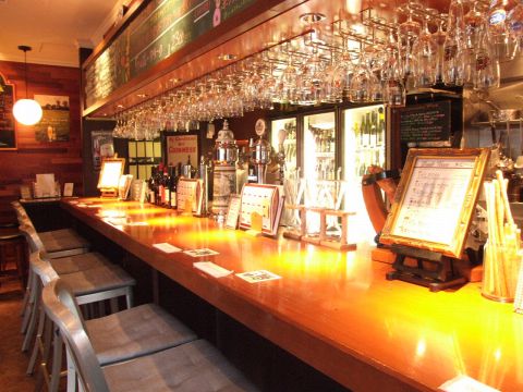 ムードたっぷりの店内で美味しいお料理と豊富に取りそろえたドリンクを♪