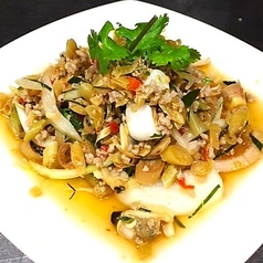 豚肉とシーフードのレモングラスサラダ