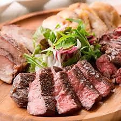 香ばしさと旨味を引き出すグリルやローストビーフの魅力