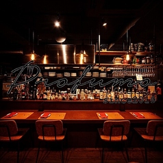 お一人様でも気軽に利用できるカウンター席を4席ご用意しております。バー使いや二次会利用にも最適で、落ち着いた雰囲気の中でお酒を楽しめます♪大切な方との記念日や誕生日など、特別なひとときにぴったりな空間です。ぜひ、ゆったりとした時間をお過ごしください。