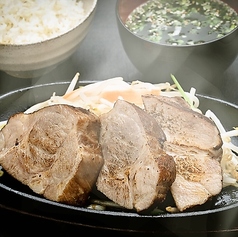 厚切りポークステーキ定食 シングル※玉子はつきません