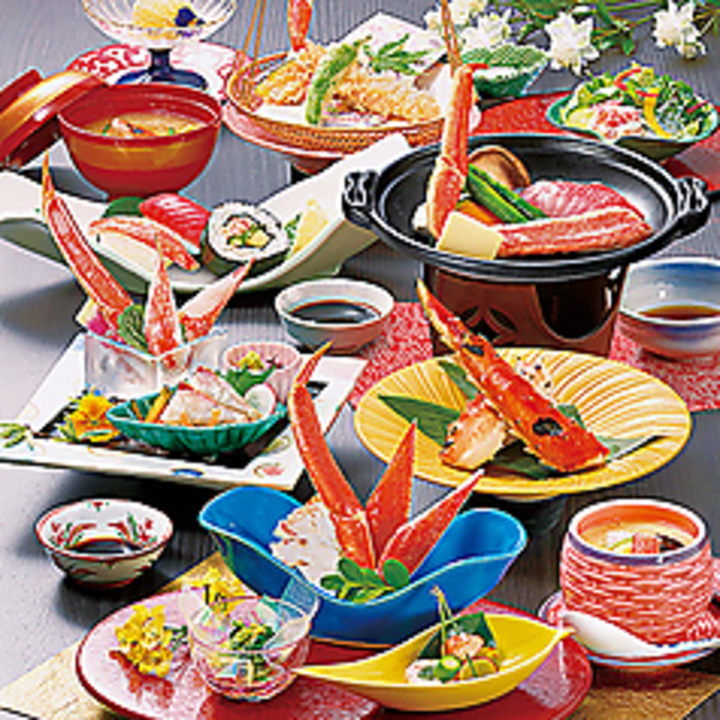 丹精込めた和のお食事と、当店自慢のかにを堪能できる豪華なコースを各種ご用意しております。