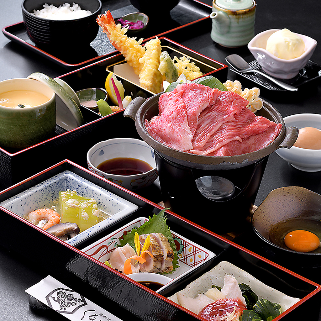 飲み放題付の各種ご宴会プランをご用意しております。料理はお1人様づつ提供で衛生面も安心。