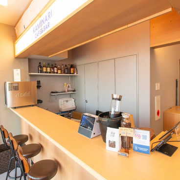 CAFE&BAR KAMINARI カミナリの雰囲気1