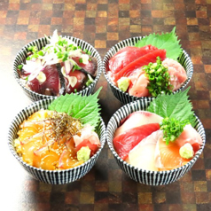 【魅力的なミニ丼メニュー】ちょうどいいサイズ！〆の１杯まで大満足！ここ一軒で四国を味わえます！の写真