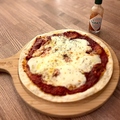 料理メニュー写真&nbsp;バジル香るチーズたっぷり手作りピザ