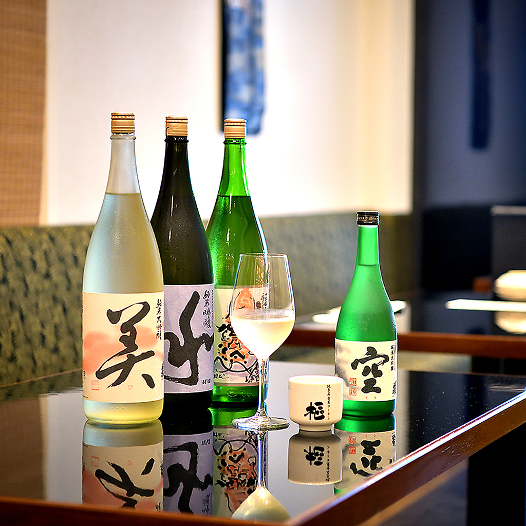 地酒「蓬莱泉」はプレミアムラインまで常時ご用意しております。地ビールもございます。