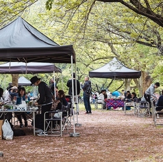 テントもあり日除け雨除け対策も◎