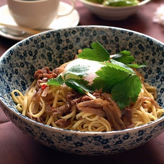 【冬限定】牛肉と牛蒡のすき焼き風　温玉を添えて