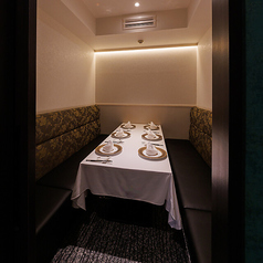 上質で居心地のよさにこだわった高級感ある雰囲気の空間。歓送迎会や接待、結納や大切な方との記念日等、各シーンに合わせて最適な空間をご用意しています。周りを気にすることなく、プライベートな時間をごゆっくりお過ごし下さい。