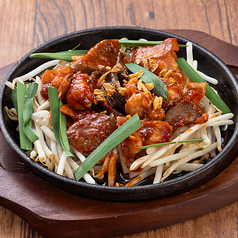 牛もつの旨辛味噌鉄板焼き