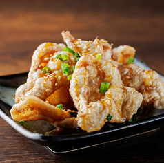 おつまみ鶏皮揚げ