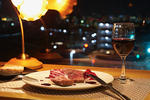 夜は仙台市内の夜景を一望できるロマンチックな空間に。贅沢なディナータイムをお過ごしください♪