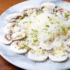 マッシュルームとペコリーノチーズのカルパッチョ