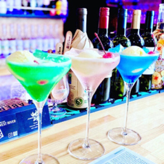 夜は豊富なお酒とカクテルで、ゆったり大人の時間を堪能