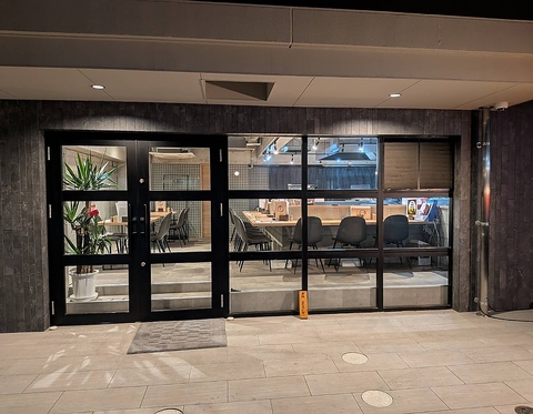 洗練された空間でお酒と極上串焼きを堪能