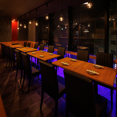 エリア最大規模の大宴会場を完備！皆様お顔を見渡すことができ一体感のあるご宴会が可能！広々とした造りとなっておりますので宴会途中のご移動もスムーズ！まさに幹事様理想の空間です。(品川 個室 牛タン 焼き鳥 肉寿司 飲み放題 デート 宴会コース 記念日 接待 宴会)