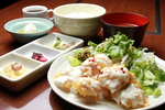 お昼もやってます！こだだりの日替わり定食（750円）は常連さんに大人気！ご飯・汁物おかわり自由