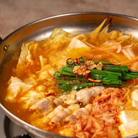 博多名物のもつ鍋と鶏白湯鍋からお好みで選べる鍋料理