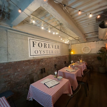 FOREVER CAFE&OYSTER BAR フォーエバーカフェ&オイスターバーの雰囲気1