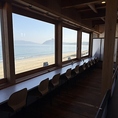 大きな窓から糸島の海を見ながらごゆっくりお過ごしいただけます
