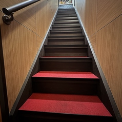 ★2階へ上がると、、、2名様からご利用いただけます個室が2部屋ございます！