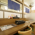 カウンターには、電源コンセントを完備。1名様～でもOK！