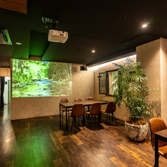 プロジェクター有20名様~最大60名様迄貸切OK。※貸切のご利用に関しましては、別途料金をいただきます。料金詳細は、お店までお問い合わせください。