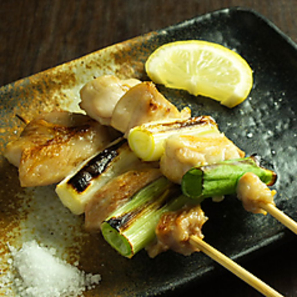 お仕事帰りのサク飲みに「単品飲み放題」もございます！当店自慢の串焼きと、相性抜群のマッチング♪