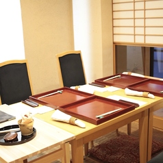 個室でゆったりとお過ごしいただけますので、大切な方とのひと時にも最適です。企業様のご接待にもご利用いただいております。